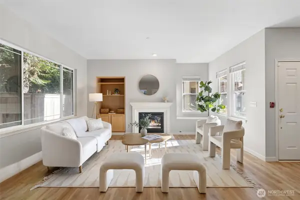 10769 221st Lane Ne #18, Redmond, WA 98053