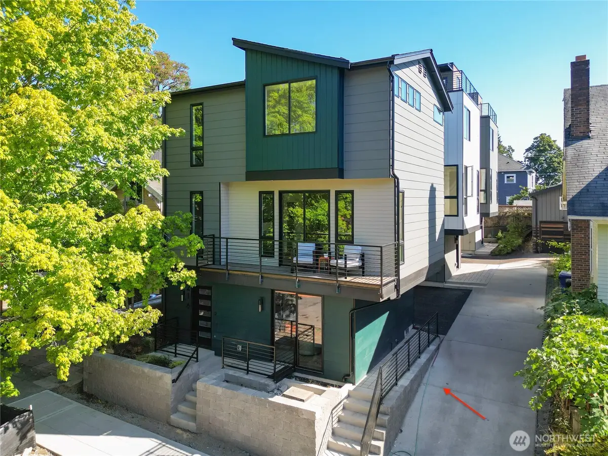 220 21st Avenue E, Seattle, WA 98112 - Image #1