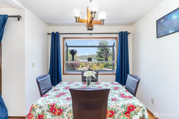 17440 NE 38th Street #A201, Redmond, WA 98052