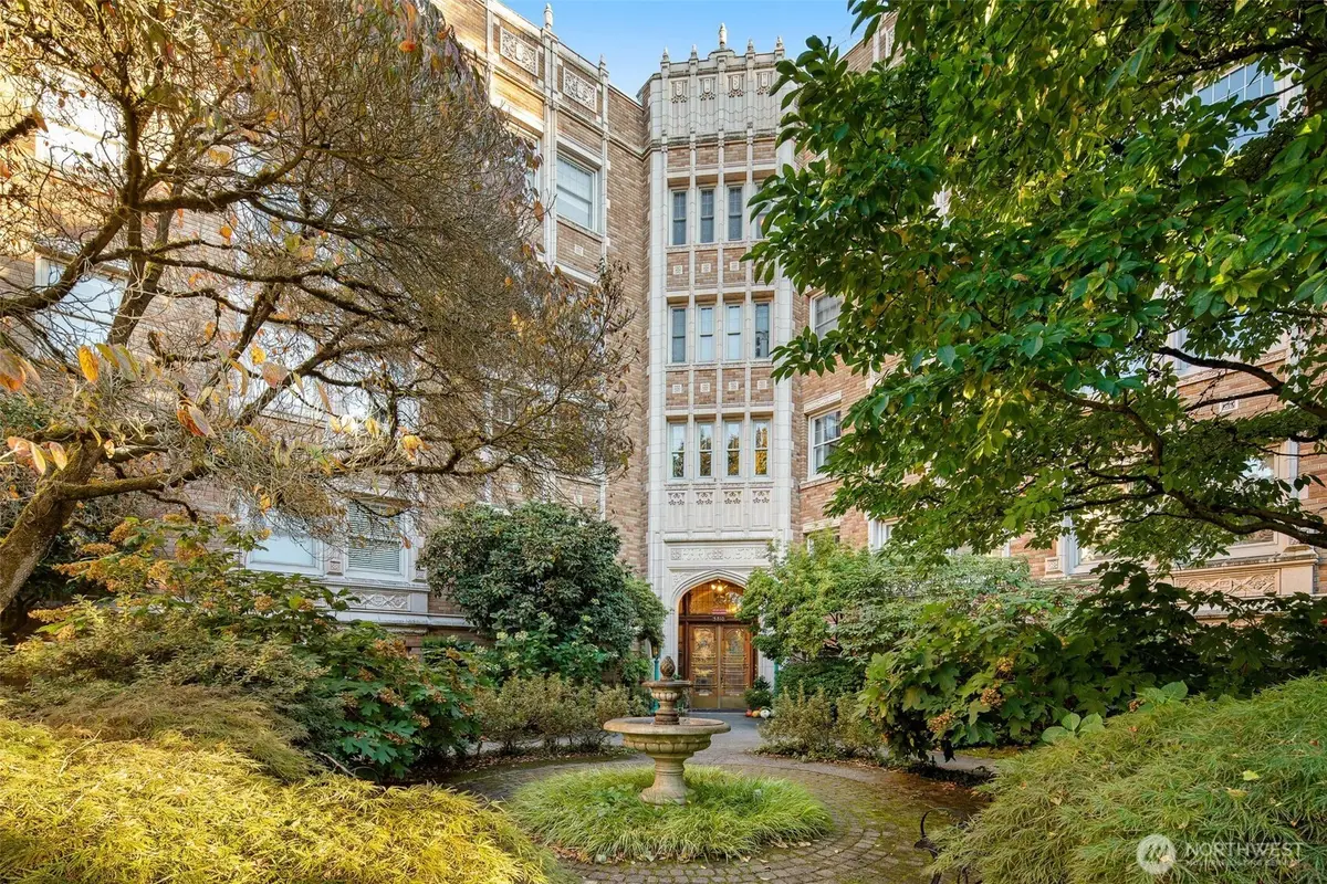 5810 Cowen Place Ne #202, Seattle, WA 98105 - Image #1