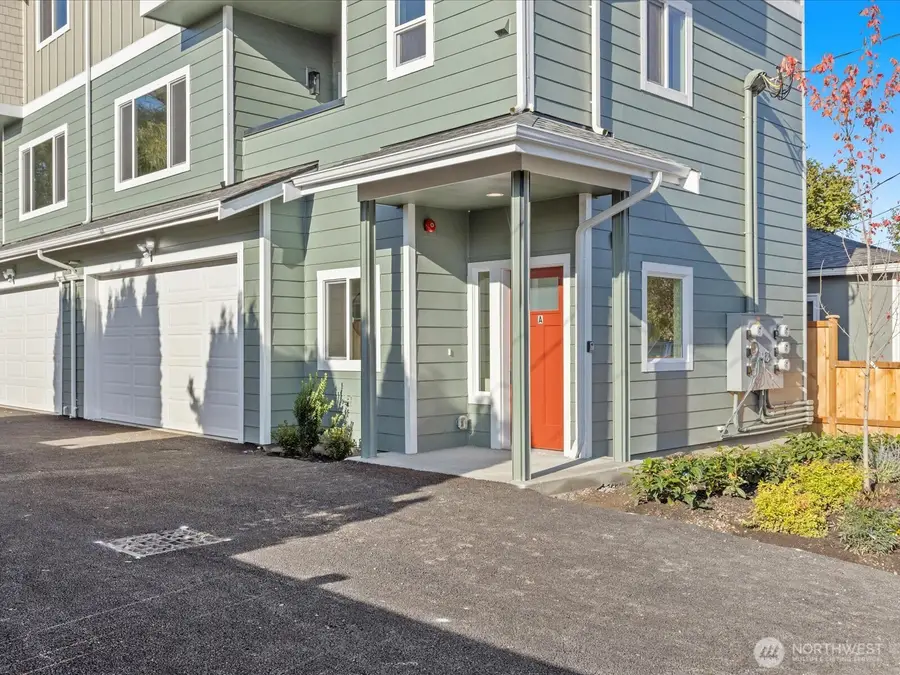 215 Corrin Avenue Nw #B, Orting, WA 98360 - Image #3