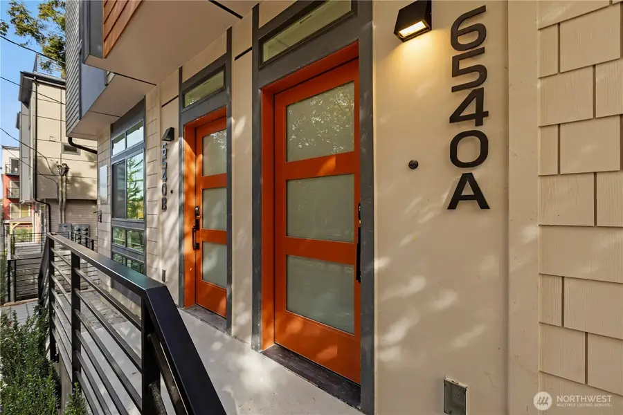 6540 Latona Avenue Ne, Seattle, WA 98115 - Image #2