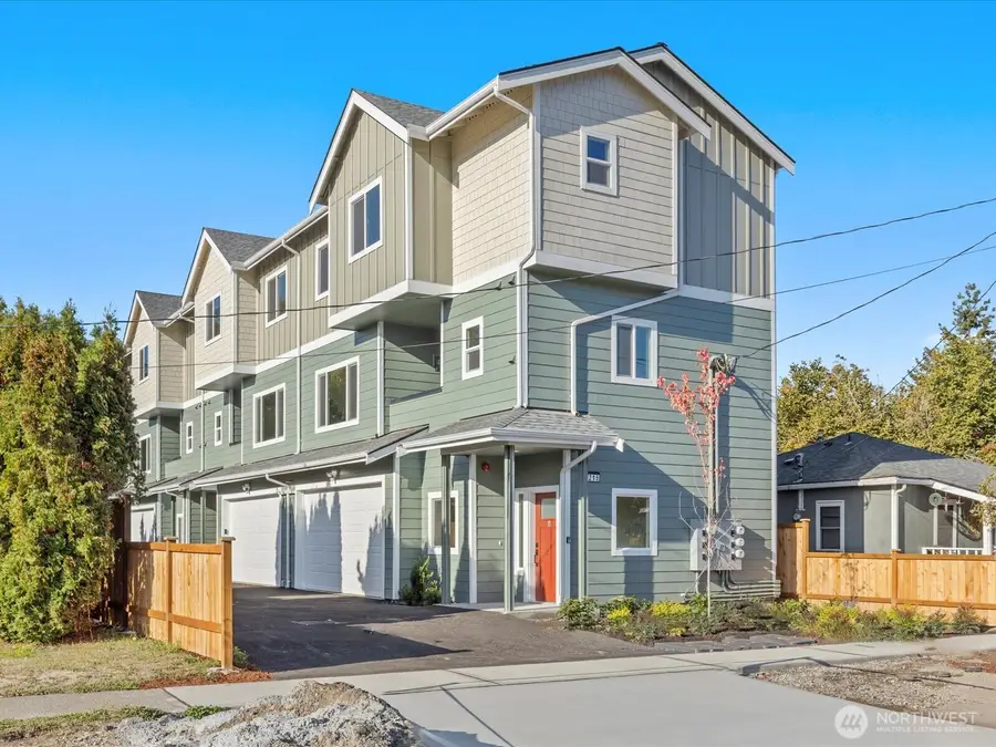 215 Corrin Avenue Nw #B, Orting, WA 98360 - Image #2