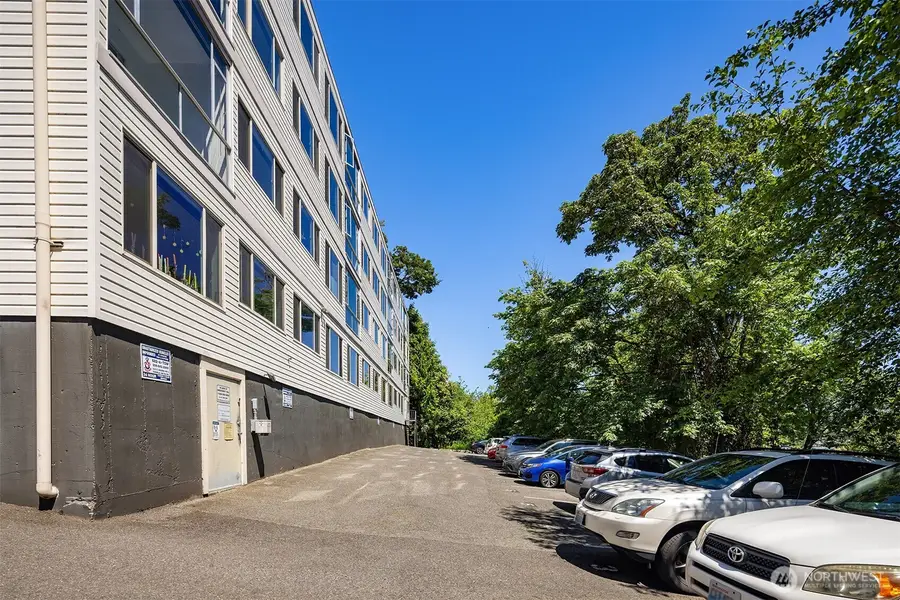 2233 NE 46th Street, Seattle, WA 98105 - Image #2