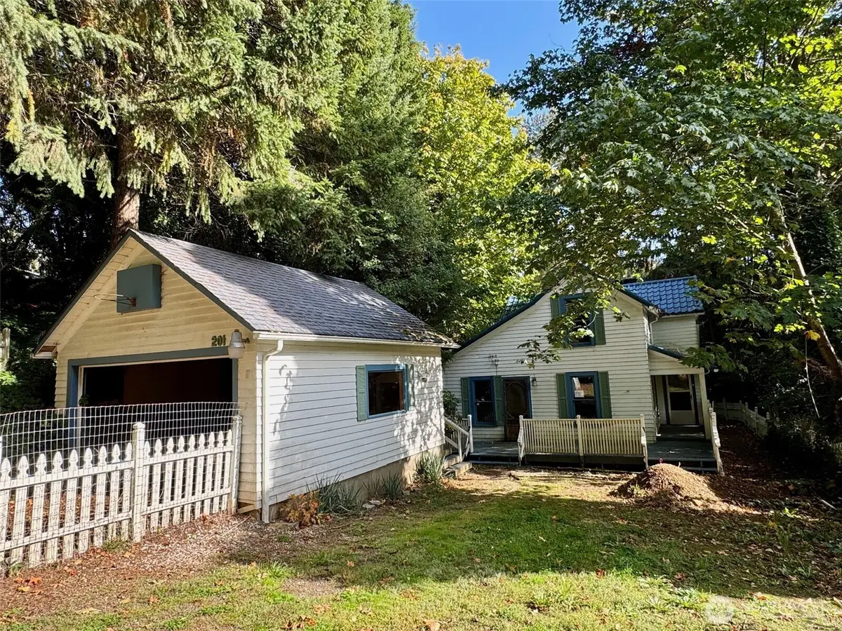 201 E Moore Avenue, Shelton, WA 98584 - Image #1