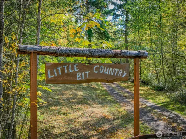 17328 Mulqueen Road Se, Rainier, WA 98576