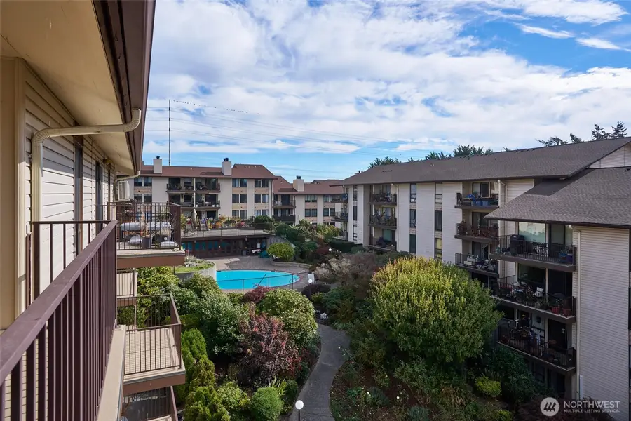 13229 Linden Avenue N #403B, Seattle, WA 98133 - Image #3