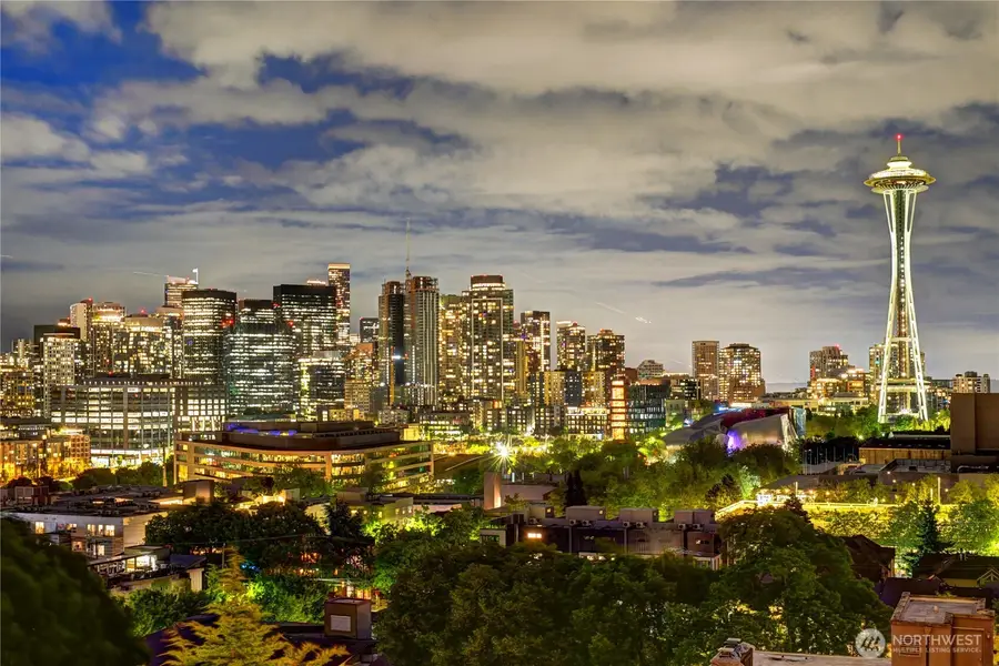 922 Nob Hill Avenue N, Seattle, WA 98109 - #2