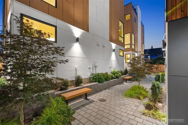 9229 16th Avenue Sw, Seattle, WA 98106