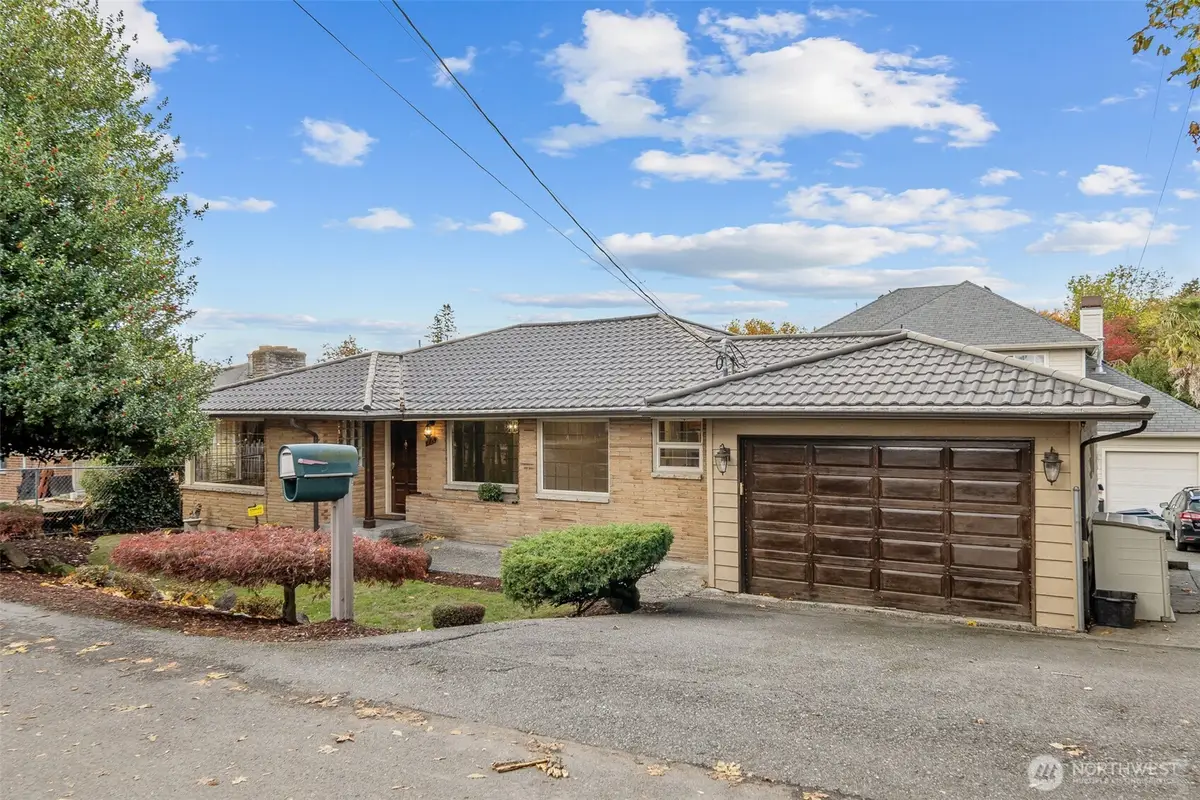 7915 37th Avenue S, Seattle, WA 98118 - Image #1