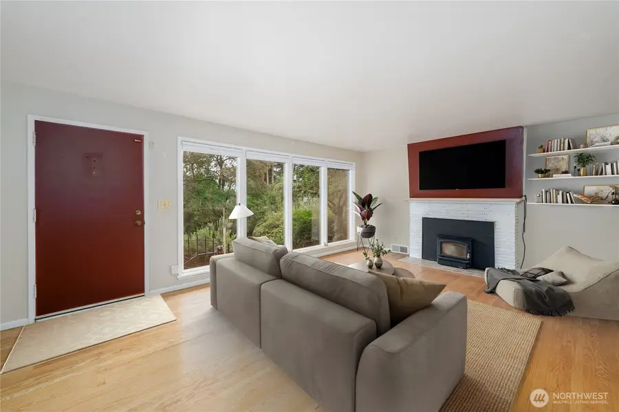 9119 17th Avenue Ne, Seattle, WA 98115 - Image #2