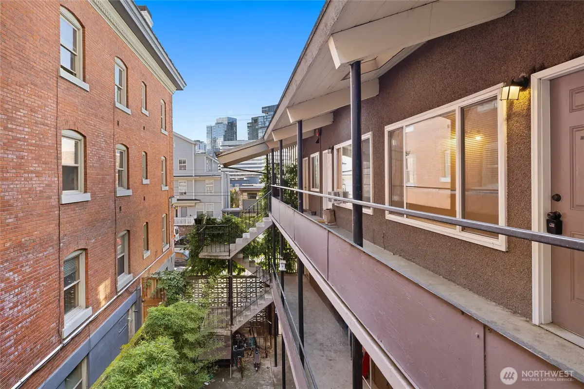 1718 Summit Avenue, Seattle, WA 98122 - Image #1