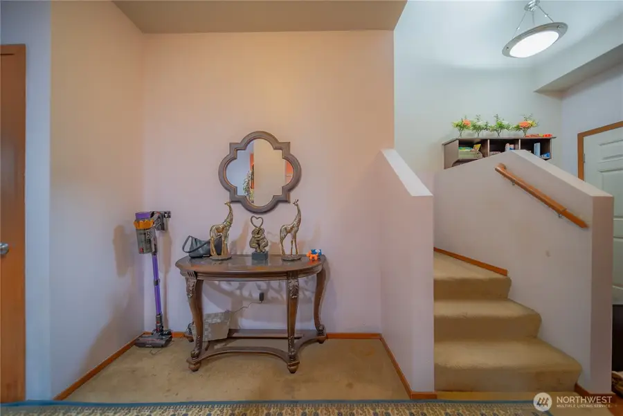 1409 51st Place Ne, Auburn, WA 98002 - Image #2