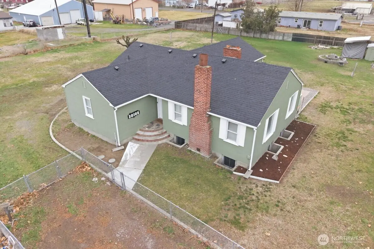 32105 S Finley Rd, Kennewick, WA 99337 - Image #1
