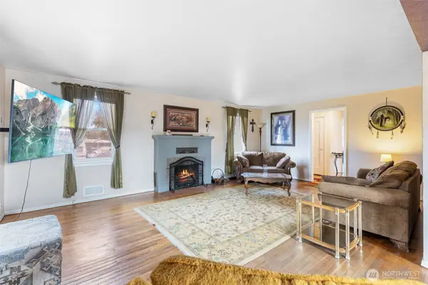 32105 S Finley Rd, Kennewick, WA 99337