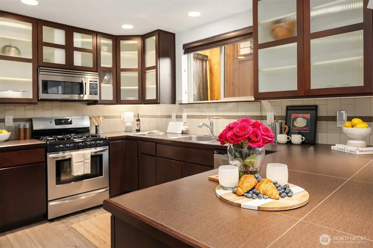 5935 Fauntleroy Way Sw #A, Seattle, WA 98136 - Image #1