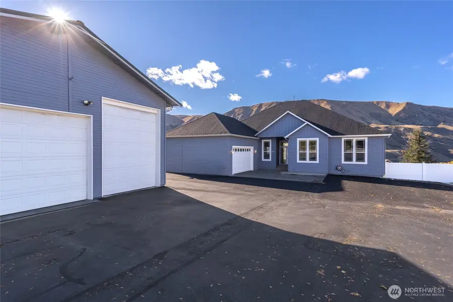 972 Highline Drive, East Wenatchee, WA 98802 - Image #2