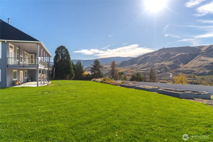 972 Highline Drive, East Wenatchee, WA 98802 - Image #3