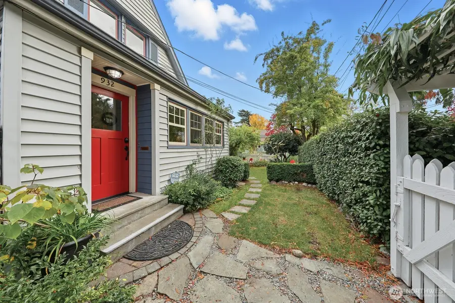 932 N 70th Street, Seattle, WA 98103 - Image #2