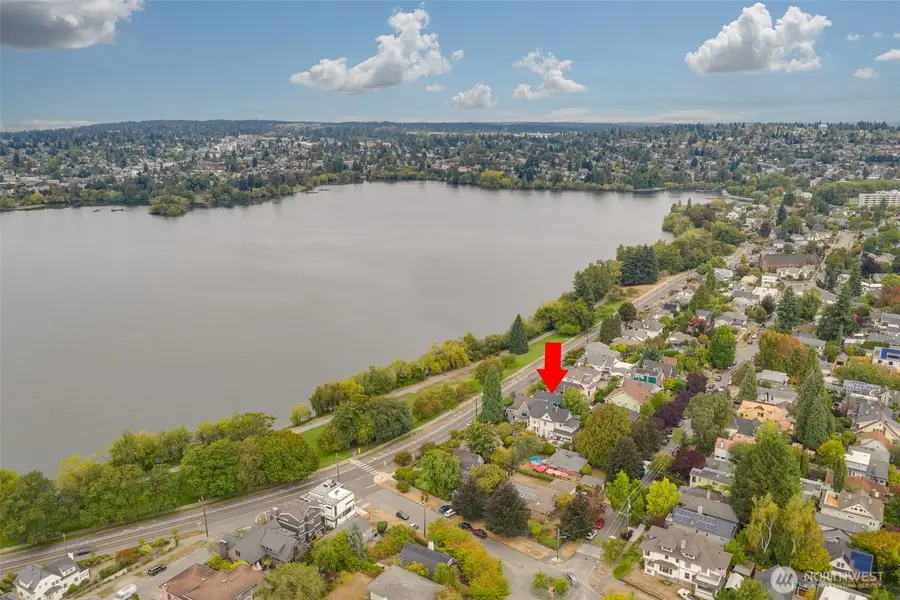 5822 E Green Lake Way N, Seattle, WA 98103 - Image #2