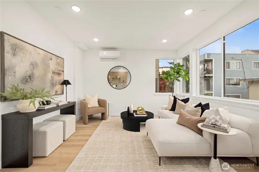 6538 Latona Avenue Ne, Seattle, WA 98115 - Image #2