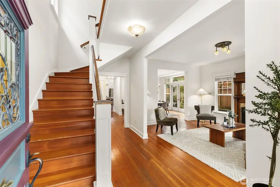 2446 Queen Anne Avenue N, Seattle, WA 98109 - Image #3