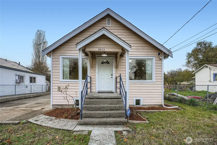 8435 46th Ave S, Seattle, WA 98118 - Image #2