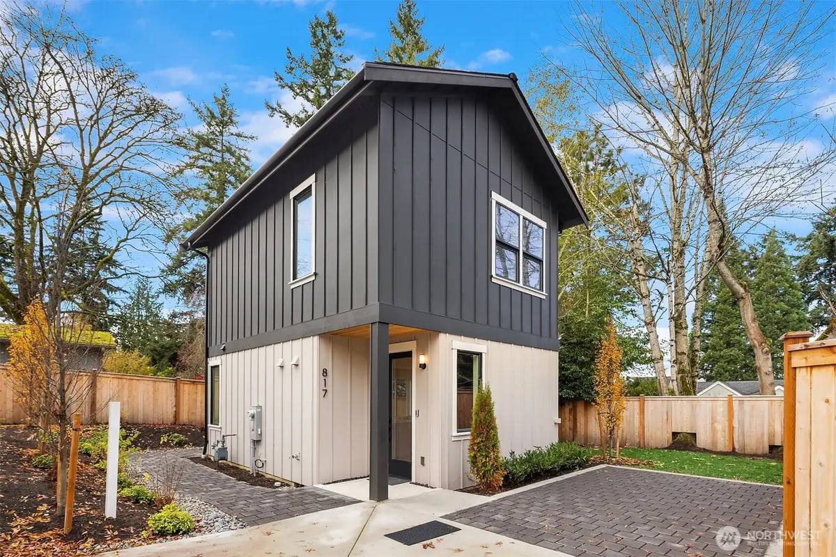 817 18th Avenue W, Kirkland, WA 98033 - Image #1