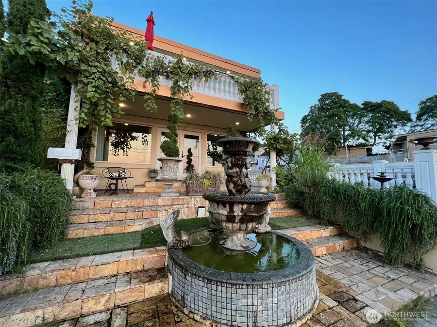 4030 Beach Drive Sw, Seattle, WA 98116 - Image #2