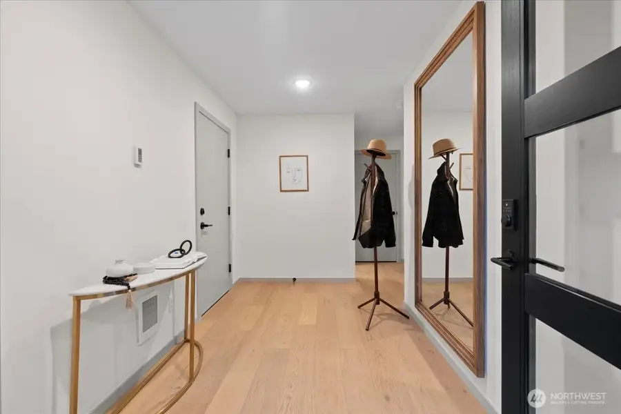 4104 49th Avenue Sw, Seattle, WA 98116 - Image #2