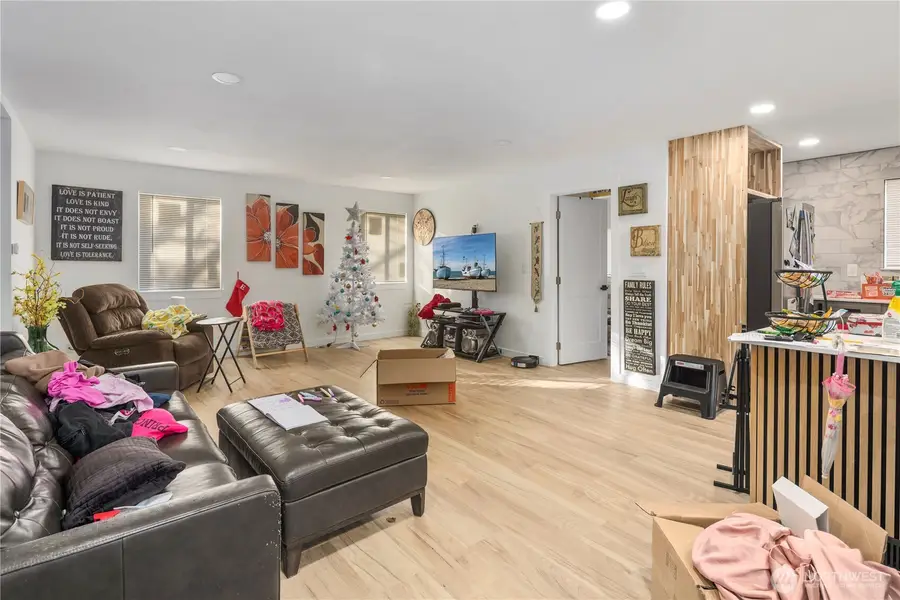 900 NE 105th St, Seattle, WA 98125 - Image #3