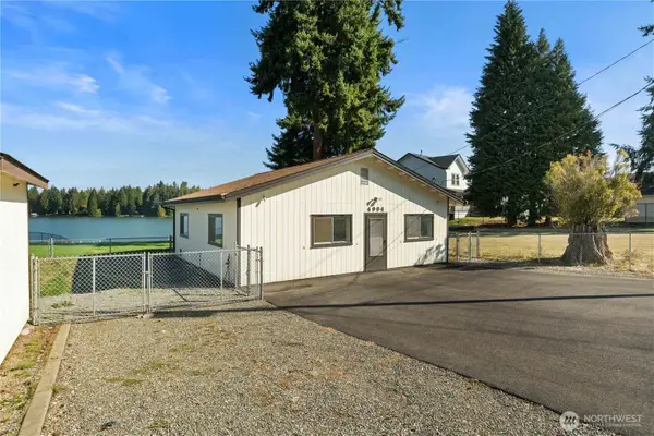 4904 N Island Drive, Bonney Lake, WA 98391