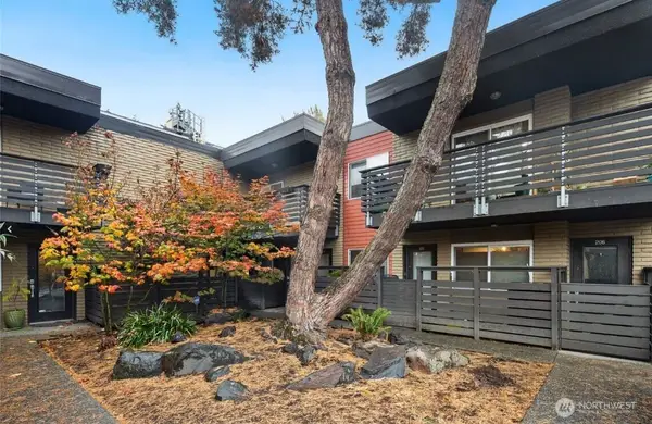 5220 42nd Avenue S #110, Seattle, WA 98118