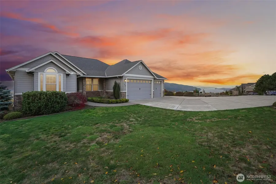 49 Essex Drive, Kelso, WA 98626 - Image #2