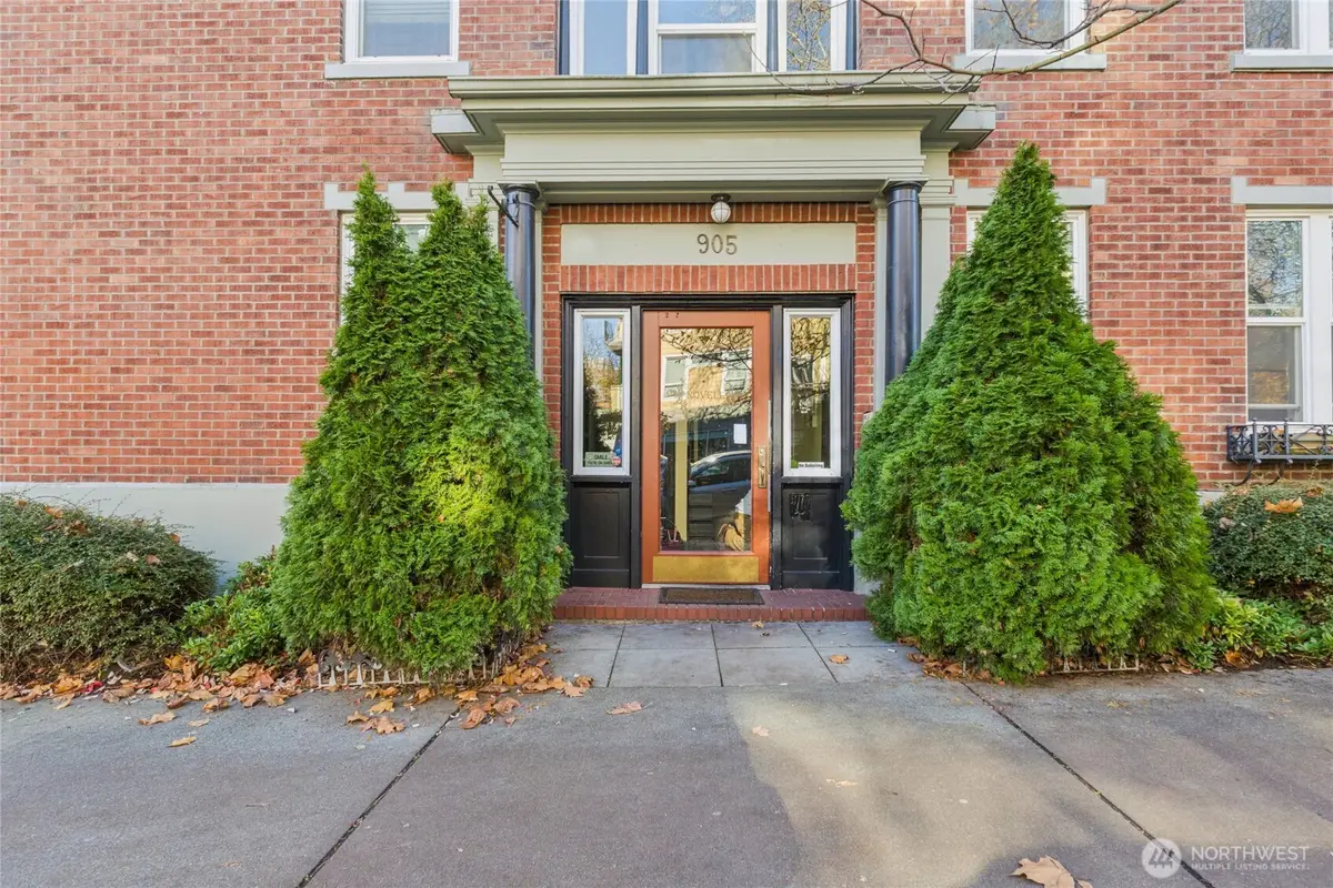905 NE 43rd Street #108, Seattle, WA 98105 - Image #1