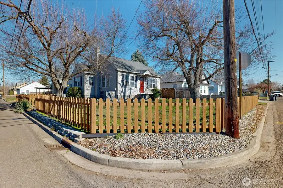 405 SE 8th Street, College Place, WA 99324 - #2