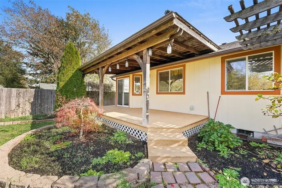 215 James Street S, Roy, WA 98580 - Image #3