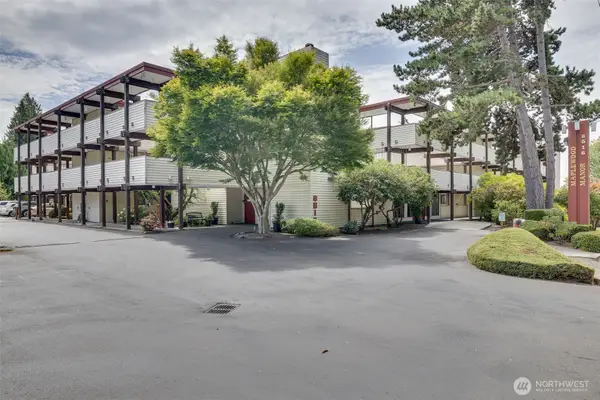 8516 196th Street Sw #105, Edmonds, WA 98026