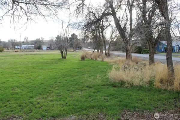 313 E Main #11-16, Lind, WA 99341