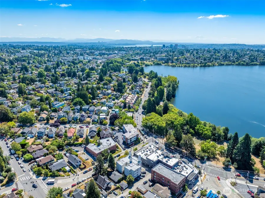 7919 Wallingford Avenue N, Seattle, WA 98103 - Image #2