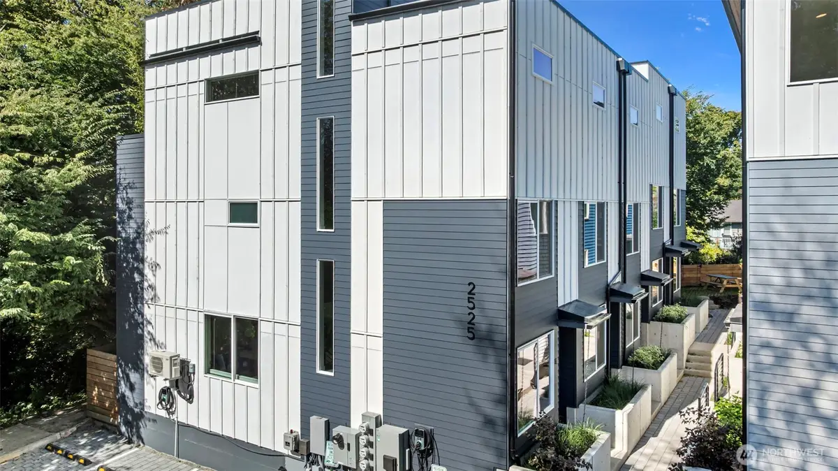 2525 29th Avenue S #D, Seattle, WA 98144 - Image #1