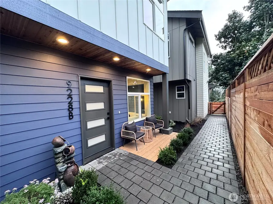 9228 22nd Avenue Sw, Seattle, WA 98106 - Image #2
