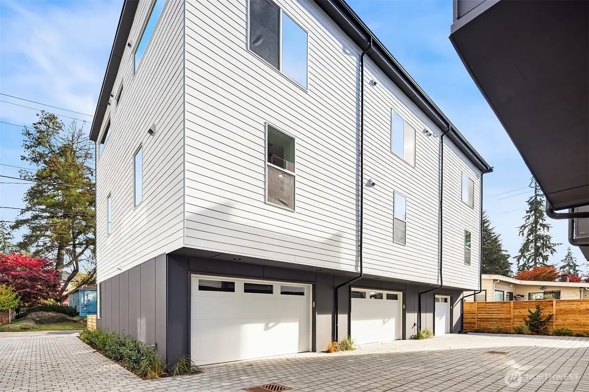 18013 2nd Avenue Ne #A, Shoreline, WA 98155 - Image #1