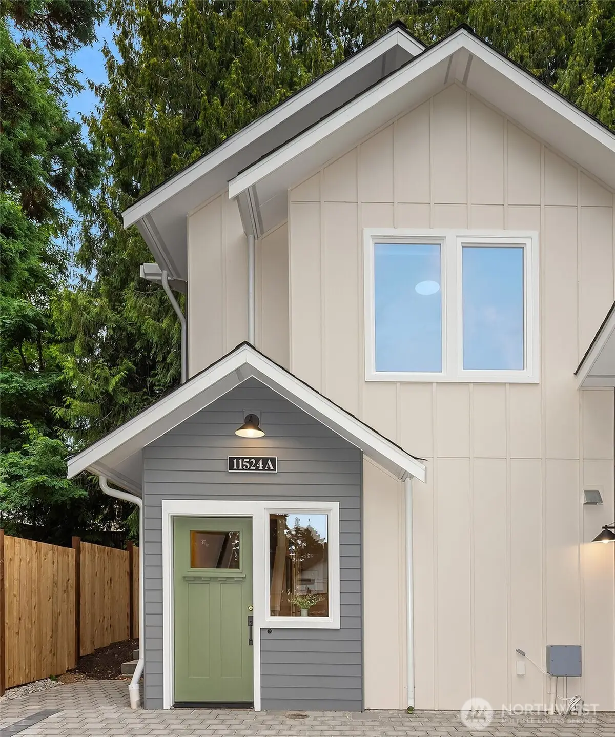 11524 38th Avenue Ne #A, Seattle, WA 98125 - Image #1