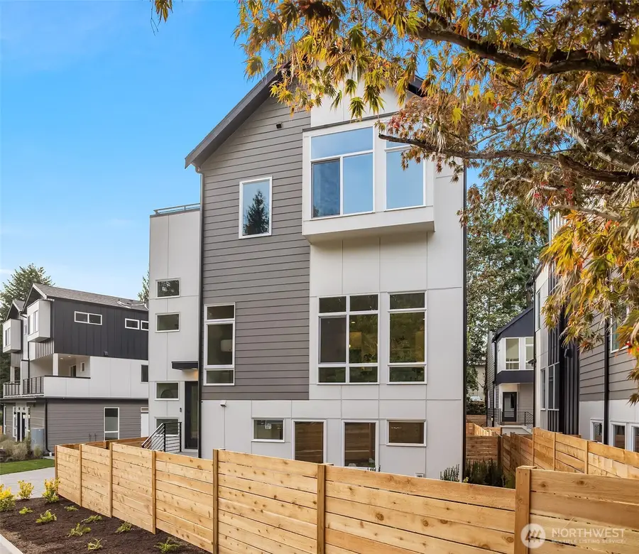 10827 11th Avenue Ne, Seattle, WA 98125 - Image #2
