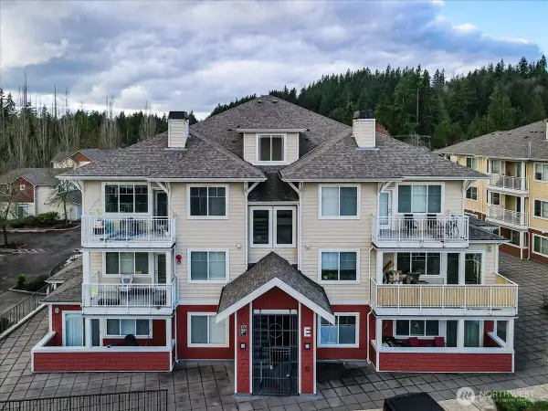 517 225th Lane Ne #E102, Sammamish, WA 98074