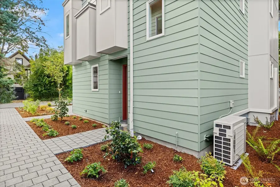 6423 Ellis Avenue S, Seattle, WA 98108 - Image #3