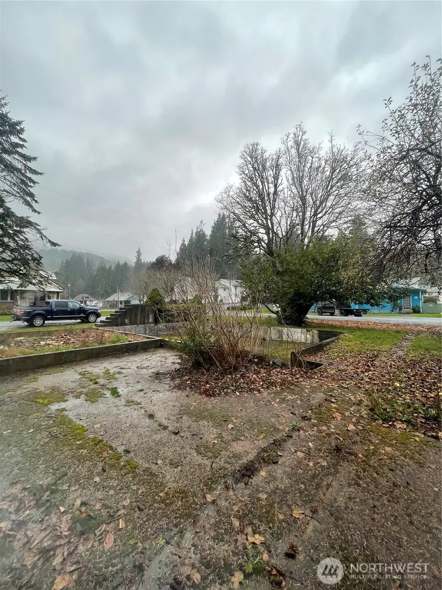 1143 Gaylord Street #11 and 12 less E 50 bal, Raymond, WA 98577 - Image #2