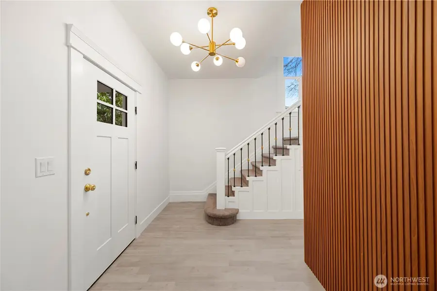 907 S Ainsworth Ave, Tacoma, WA 98405 - Image #2