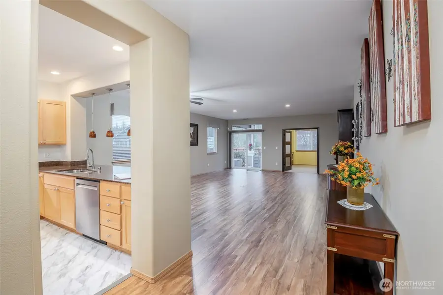 8494 Bainbridge Loop Ne, Lacey, WA 98516 - Image #2